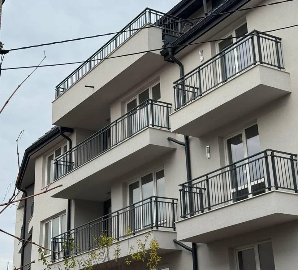 Алуминиеви парапети на блок в София