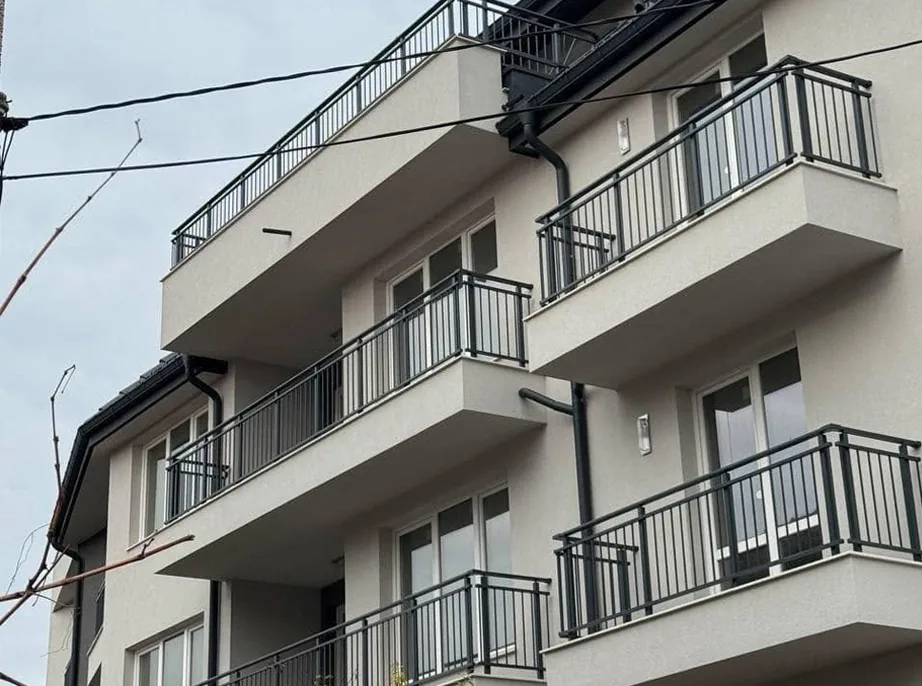 Алуминиеви парапети на блок в София